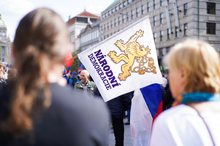 FOTOGALERIE: Na Václavském náměstí se sešly tisíce lidí, požadují demisi vlády