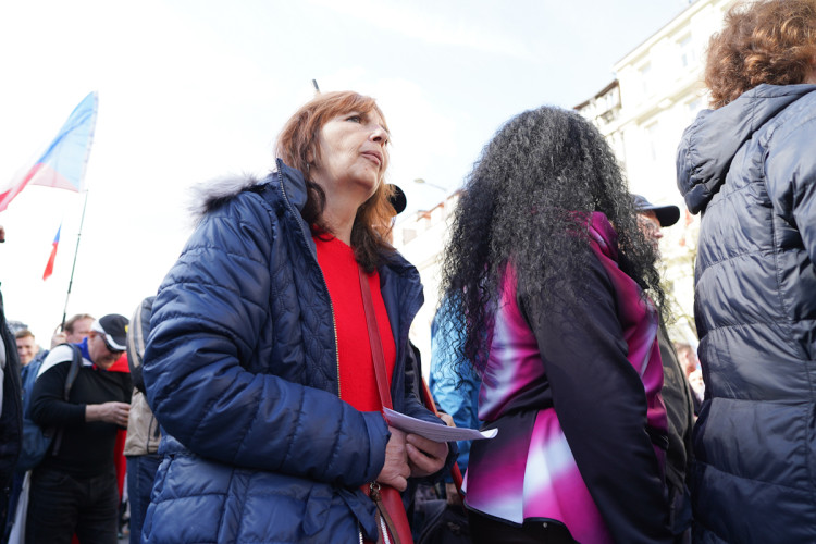 FOTOGALERIE: Na Václavském náměstí se sešly tisíce lidí, požadují demisi vlády
