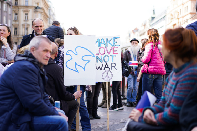 FOTOGALERIE: Na Václavském náměstí se sešly tisíce lidí, požadují demisi vlády