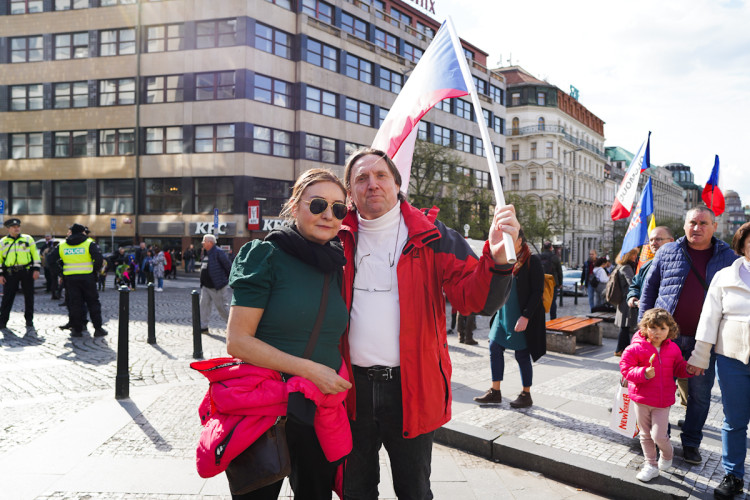 FOTOGALERIE: Na Václavském náměstí se sešly tisíce lidí, požadují demisi vlády