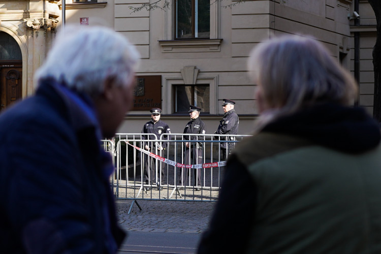 FOTOGALERIE: Na Václavském náměstí se sešly tisíce lidí, požadují demisi vlády