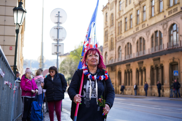 FOTOGALERIE: Na Václavském náměstí se sešly tisíce lidí, požadují demisi vlády