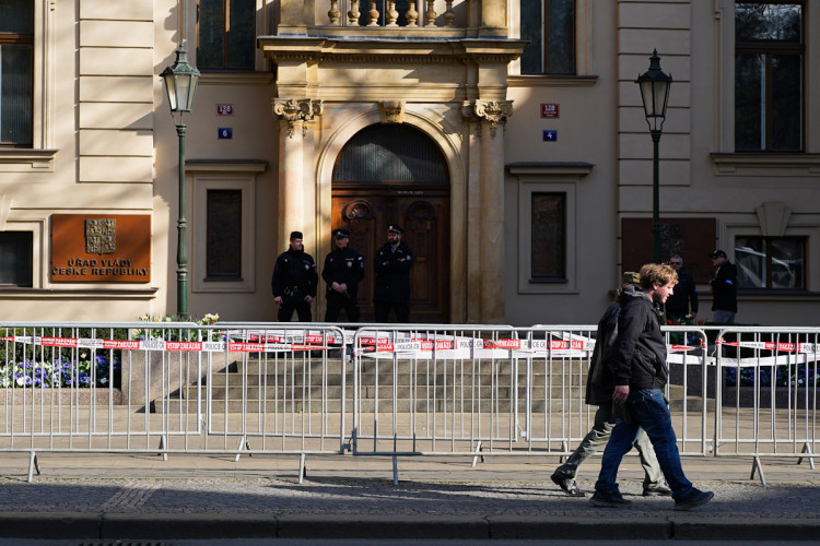 FOTOGALERIE: Na Václavském náměstí se sešly tisíce lidí, požadují demisi vlády