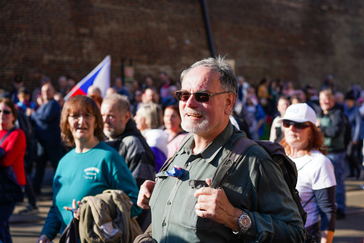 FOTOGALERIE: Na Václavském náměstí se sešly tisíce lidí, požadují demisi vlády