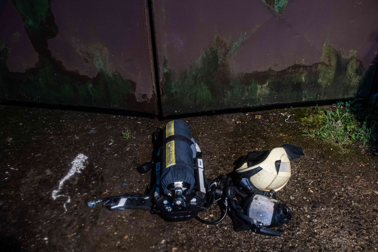 GALERIE: Požár garáží v areálu čistírny v Náchodě