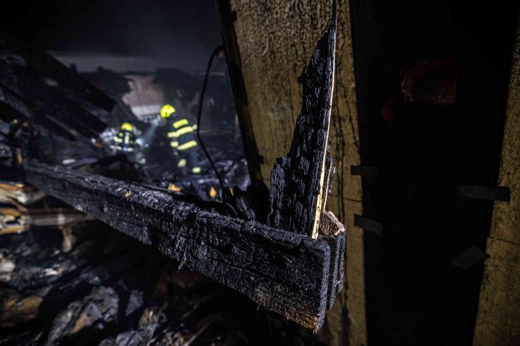 GALERIE: Požár garáží v areálu čistírny v Náchodě