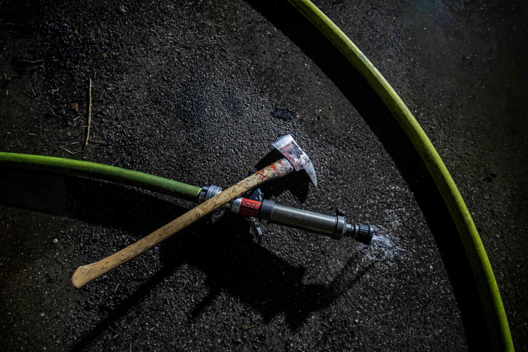 GALERIE: Požár garáží v areálu čistírny v Náchodě