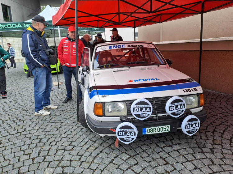 Speciály z Rallye Dakar burácely na náměstí u univerzity