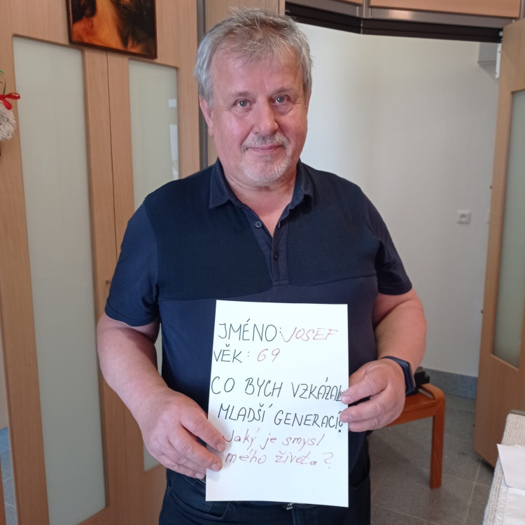FOTOGALERIE: Senioři poslali vzkaz mladé generaci