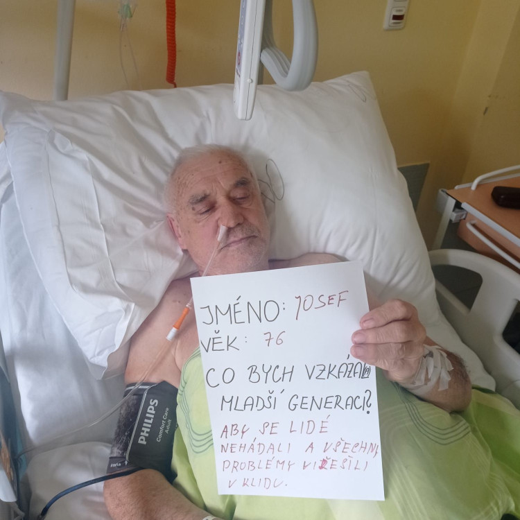 FOTOGALERIE: Senioři poslali vzkaz mladé generaci