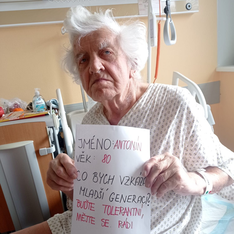 FOTOGALERIE: Senioři poslali vzkaz mladé generaci
