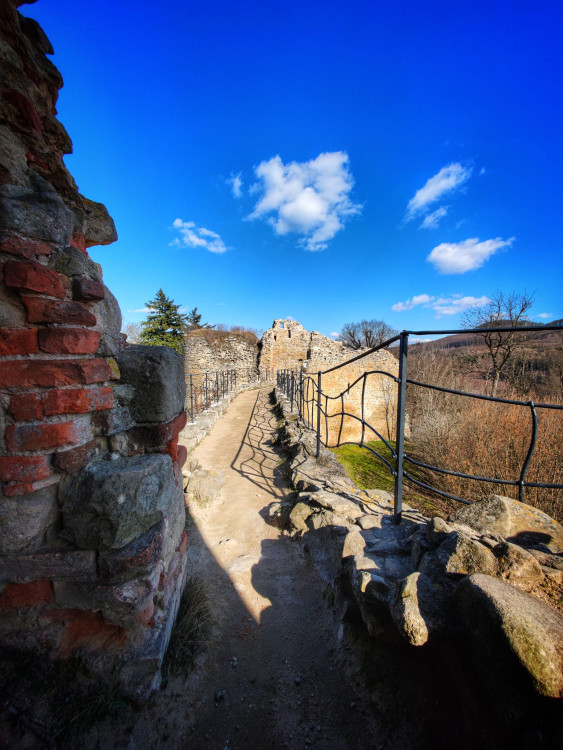 FOTOGALERIE: Cimburk a nenáročný okruh lesem plný zajímavých míst