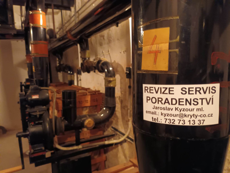 FOTOGALERIE: Dekontaminační komory, filtrace vzduchu, sociální zázemí