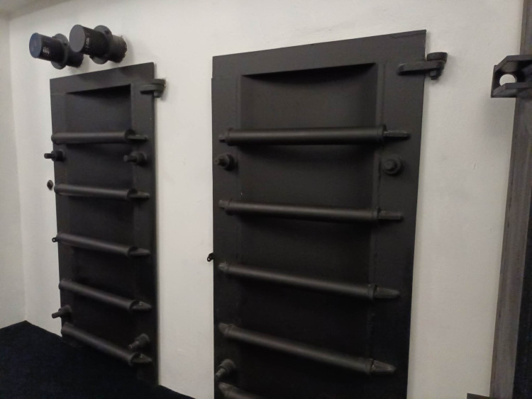 FOTOGALERIE: Dekontaminační komory, filtrace vzduchu, sociální zázemí