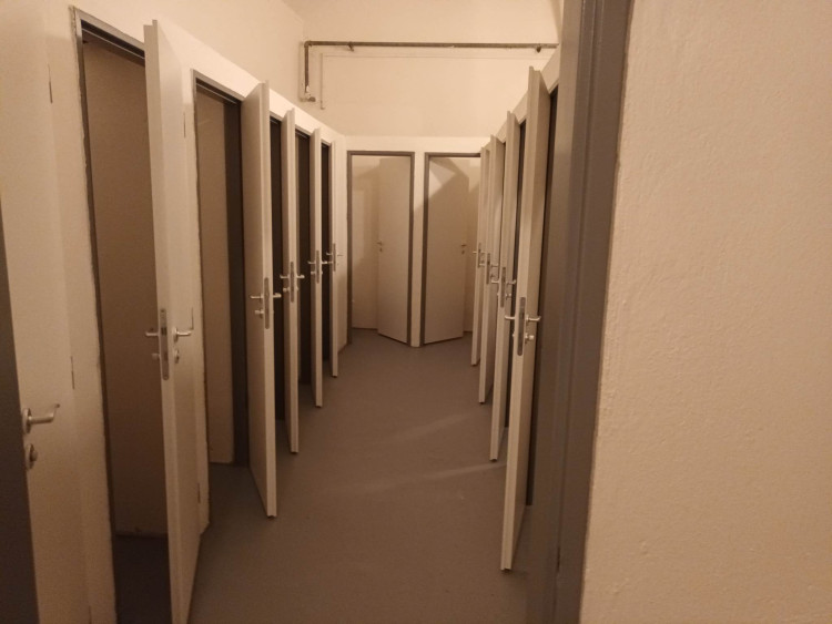 FOTOGALERIE: Dekontaminační komory, filtrace vzduchu, sociální zázemí