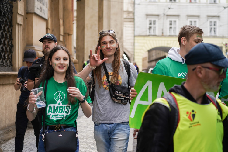 FOTOGALERIE: Prahou prošel Majálesový průvod