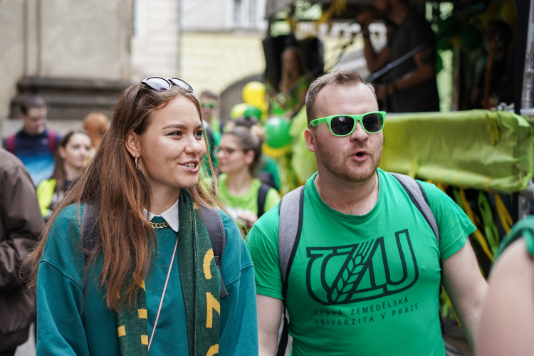 FOTOGALERIE: Prahou prošel Majálesový průvod