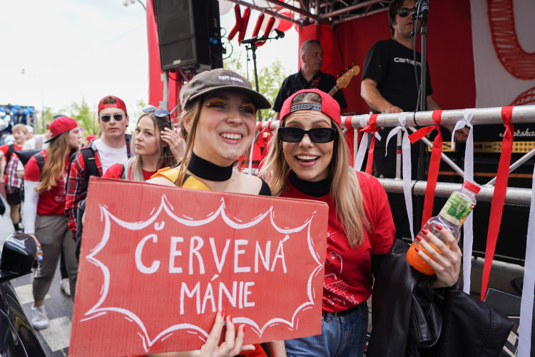 FOTOGALERIE: Prahou prošel Majálesový průvod