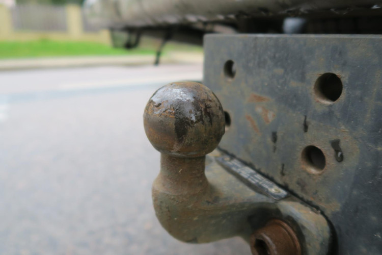 Autu se za jízdy odpojil přívěs