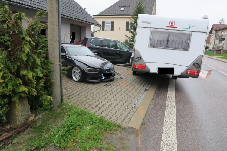 Autu se za jízdy odpojil přívěs