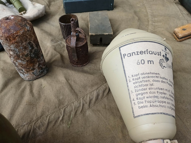 FOTOGALERIE: Zámek obsadily děti a kluby vojenské historie