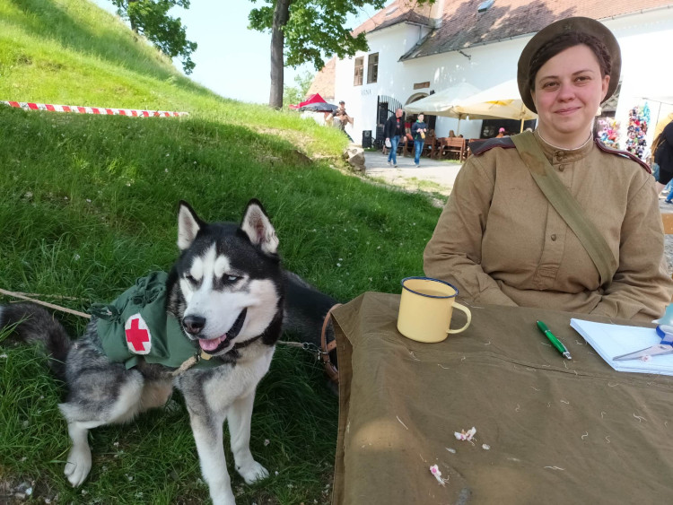 FOTOGALERIE: Zámek obsadily děti a kluby vojenské historie