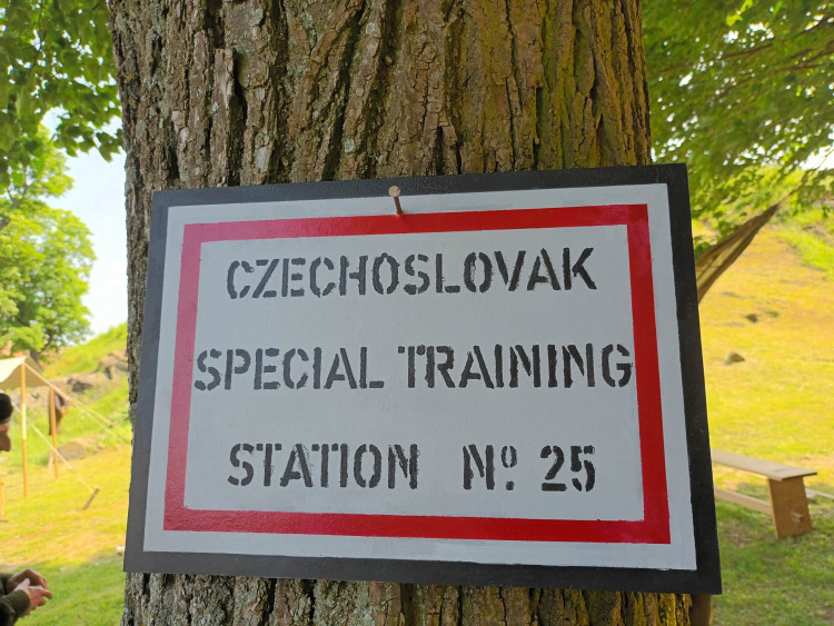 FOTOGALERIE: Zámek obsadily děti a kluby vojenské historie