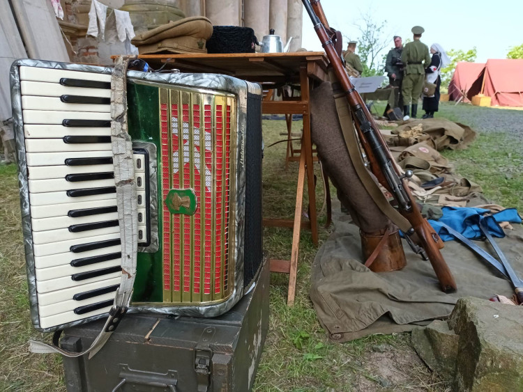 FOTOGALERIE: Zámek obsadily děti a kluby vojenské historie