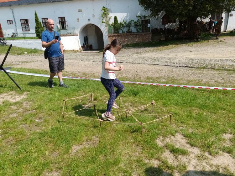FOTOGALERIE: Zámek obsadily děti a kluby vojenské historie