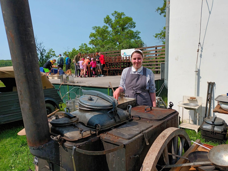 FOTOGALERIE: Zámek obsadily děti a kluby vojenské historie