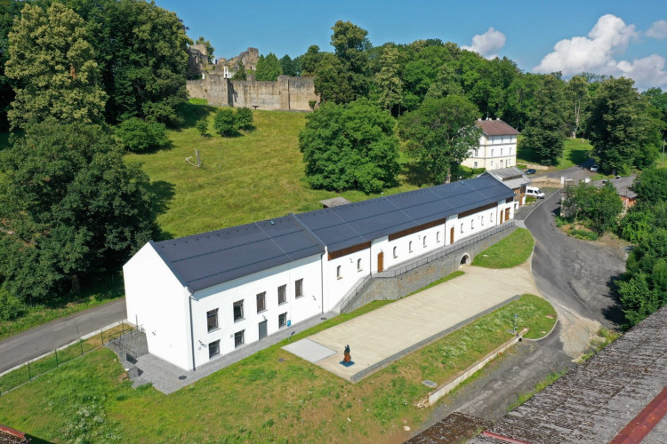 Projekt obnovy historické budovy stájí a chlévů v areálu hospodářského dvora pod hradem Klanová