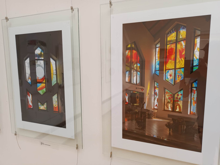 FOTOGALERIE: Vitráže a grafiky Jana Jemelky