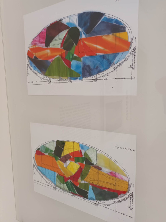 FOTOGALERIE: Vitráže a grafiky Jana Jemelky