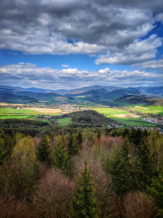 FOTOGALERIE: Bukovka stojí v malebné přírodě