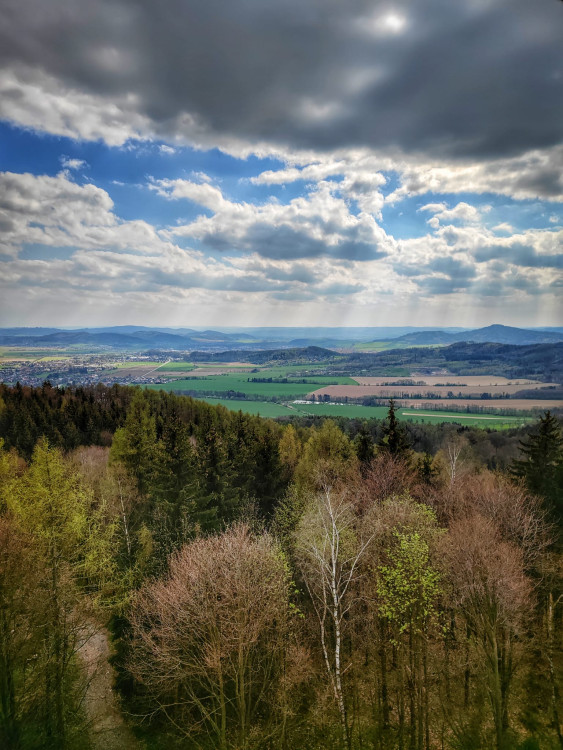 FOTOGALERIE: Bukovka stojí v malebné přírodě