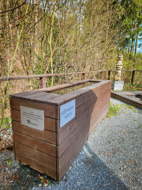 FOTOGALERIE: Bukovka stojí v malebné přírodě