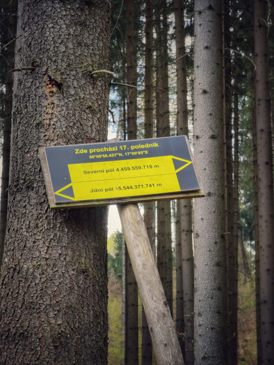 FOTOGALERIE: Bukovka stojí v malebné přírodě