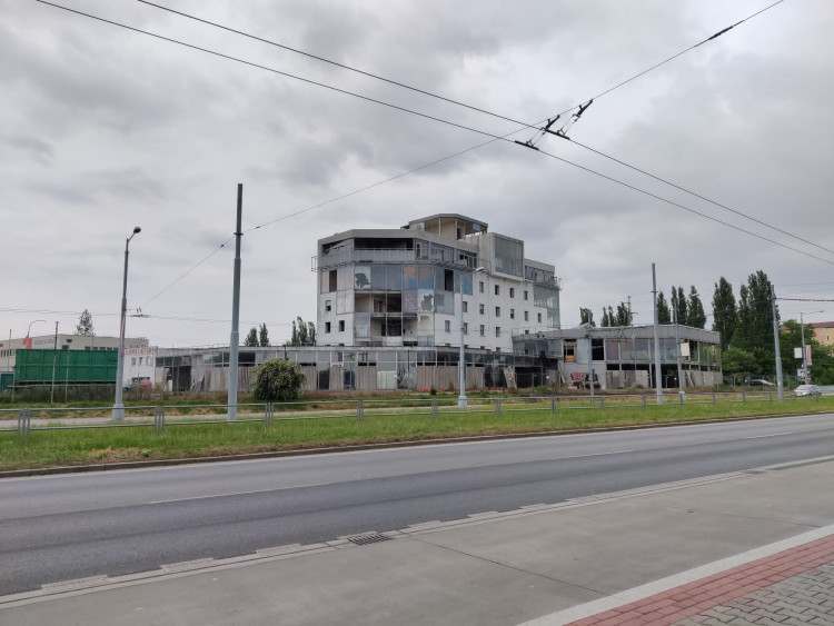 FOTOGALERIE: Skelněné peklo se začíná vyklízet