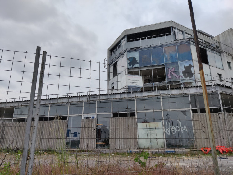 FOTOGALERIE: Skelněné peklo se začíná vyklízet