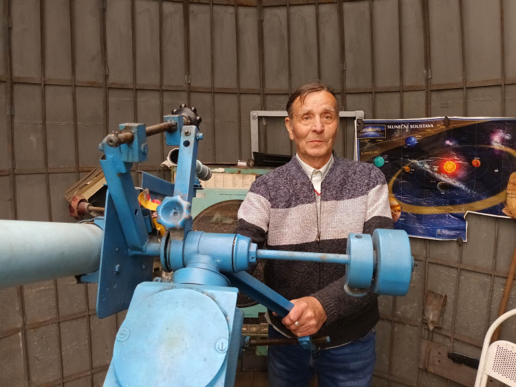 FOTOGALERIE: Hvězdárna s refraktorem postavená téměř na koleně