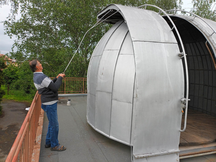 FOTOGALERIE: Hvězdárna s refraktorem postavená téměř na koleně