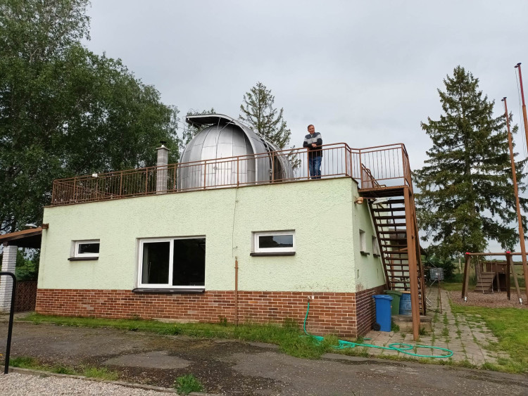 FOTOGALERIE: Hvězdárna s refraktorem postavená téměř na koleně