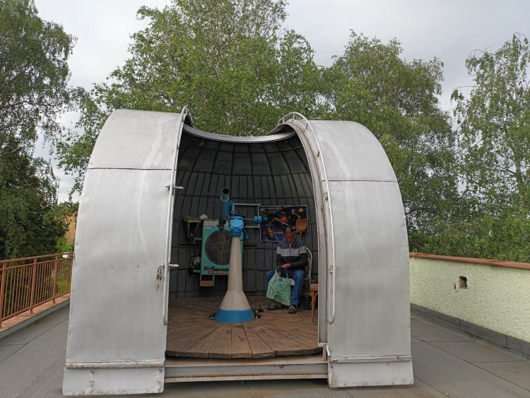 FOTOGALERIE: Hvězdárna s refraktorem postavená téměř na koleně