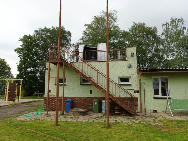 FOTOGALERIE: Hvězdárna s refraktorem postavená téměř na koleně