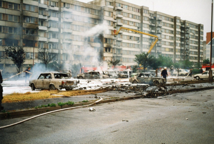 Pád stíhaček na sídliště Vltava