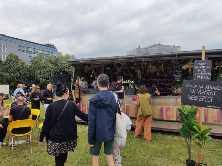 Festival Ambasád v Dejvicích přinesl ochutnávky z celého světa i kulturní program