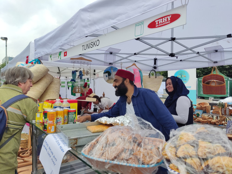 Festival Ambasád v Dejvicích přinesl ochutnávky z celého světa i kulturní program