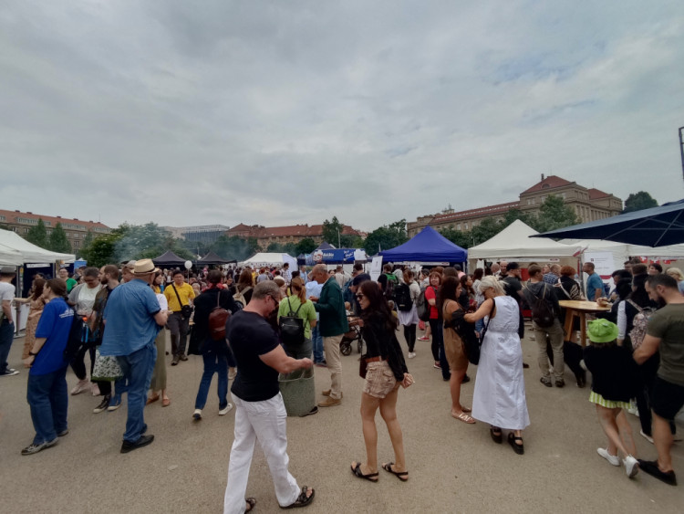 Festival Ambasád v Dejvicích přinesl ochutnávky z celého světa i kulturní program