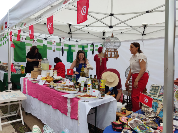 Festival Ambasád v Dejvicích přinesl ochutnávky z celého světa i kulturní program