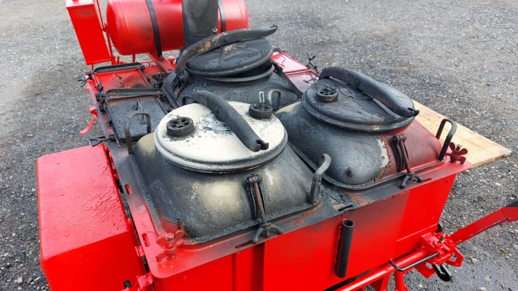 Polní kuchyň v plamenech